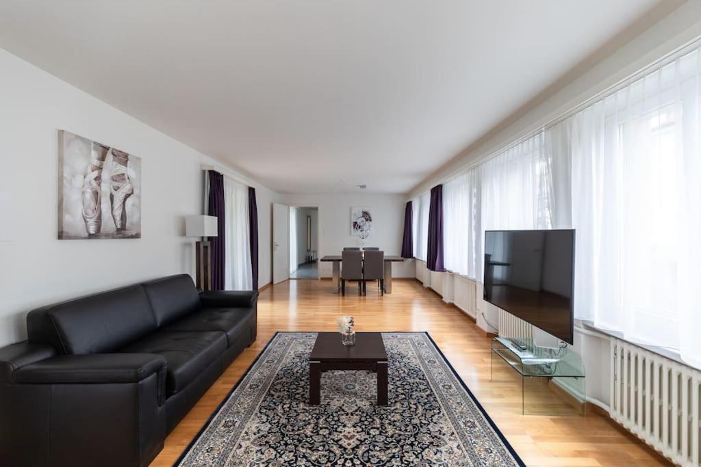 Nice And Big 1 Bedroom Flat City Center/Near Lake Zurigo Esterno foto